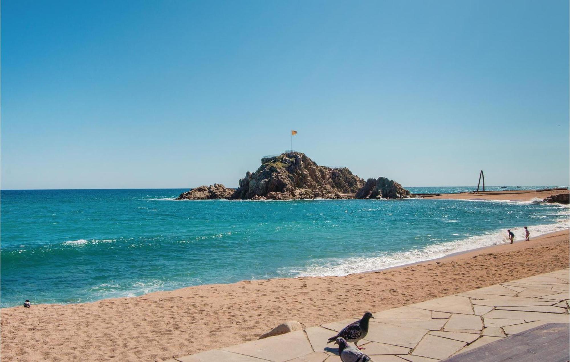 Amazing Apartment In Blanes With Kitchen Exteriör bild